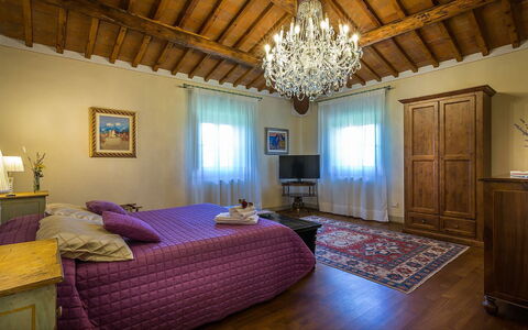 Le Querce dei Medici 12+2: Pared, Mueble, Diseño De Interiores, Habitación, Cama, Techo, Piso, Suelo, Encendiendo, Linos