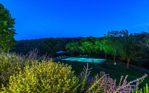 Monticchia 10: Azul, Naturaleza, Jardín, Luz De Sol, Paisajismo, Piscina, Parque, Noche, Eco Hotel, La Iluminación Del Paisaje