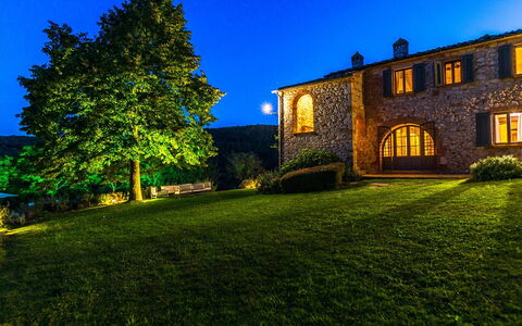 Monticchia 10: Inmuebles, Cabaña, Jardín, Casa De Campo, Paisajismo, Césped, Hacienda, Yarda, Eco Hotel, Oscuridad