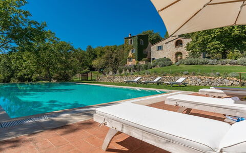 Monticchia 10: Piscina, Inmuebles, Jardín, Hacienda, Recurso, Mansión, Villa, Eco Hotel, Mueble Para Exteriores, Paisajismo