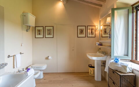 Monticchia 10: Pared, Piso, Arreglo De Tubería, Diseño De Interiores, Suelo, Casa, Baño, Casa, Encendiendo, Puerta