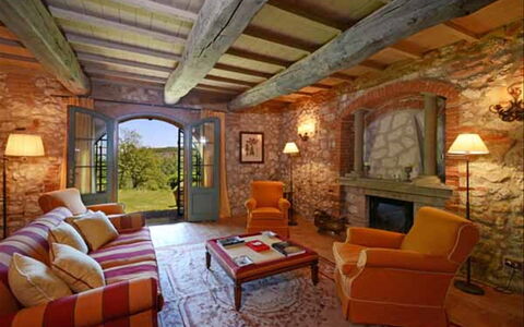 Monticchia 10: Mueble, Diseño De Interiores, Techo, Sofá, Habitación, Sala, Mesa, Casa, Silla
