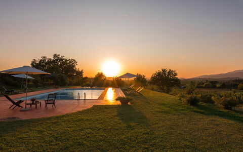 Villa Palazzaccio 26: Cielo, Horizonte, Paisaje, Ecorregión, Resplandor Crepuscular, Llanura, Amanecer, Puesta De Sol, Oscuridad, Luz De Sol