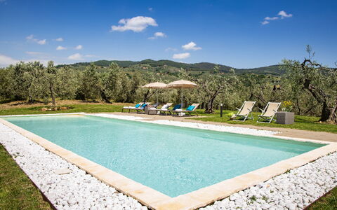 Villa Monnalisa 12: Paisaje Natural, Colina, Cordillera, Piscina, Valle, Inmuebles, Cresta, Paisajismo, Casa De Campo, Hacienda