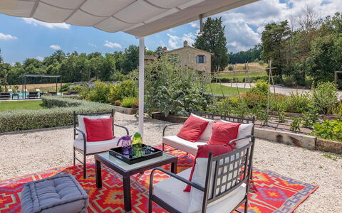 Villa le Fontane 12: Mueble, Mueble Para Exteriores, Mesa, Silla, Mesa Al Aire Libre, Jardín, Cocina Y Comedor Mesa, Estructura Al Aire Libre, Patio, Sombra