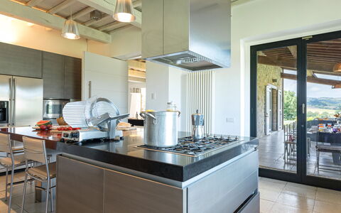 Villa le Fontane 12: Cocina, Aparato De Cocina, Mostrador, Diseño De Interiores, Electrodoméstico, Mueble, Electrodoméstico, Piso, Estufa De Cocina, Gabinetes