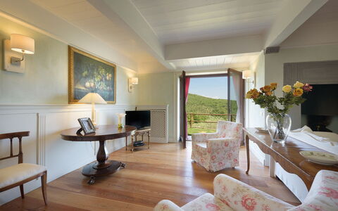 Villa la Poiana 10: Mueble, Diseño De Interiores, Mesa, Silla, Techo, Cocina Y Comedor Mesa, Sala, Mesa De Café, Lámpara, Marco