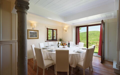 Villa la Poiana 10: Mueble, Diseño De Interiores, Mesa, Silla, Techo, Habitación, Piso, Cocina Y Comedor Mesa, Suelo, Comedor