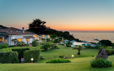 Villa Ambra 10: Recurso, Mar, Costa, Eco Hotel, Jardín, Oceano, Paisajismo, Zona Tropical, Inmuebles, Césped