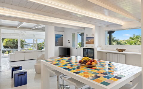 Villa Ambra 10: Diseño De Interiores, Mueble, Piso, Suelo, Techo, Madera, Cocina, Casa, Mesa, Habitación