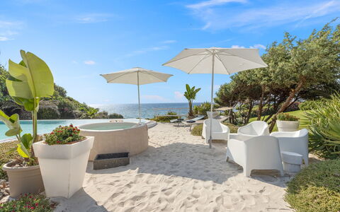 Villa Ambra 10: Mueble Para Exteriores, Paraguas, Sombra, Mar, Zona Tropical, Ocio, Recurso, Costa, Sunlounger, Oceano