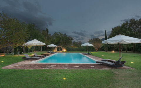 San Francesco 12: Piscina, Jardín, Mueble Para Exteriores, Recurso, Césped, Inmuebles, Ocio, Paisajismo, Hacienda, Sombra