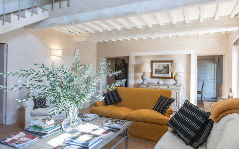 Villa delle Upupe 8: Mueble, Diseño De Interiores, Pared, Piso, Sofá, Madera, Suelo, Habitación, Sala, Casa
