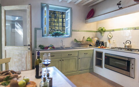 Villa delle Upupe 8: Cocina, Diseño De Interiores, Mueble, Piso, Mostrador, Aparato De Cocina, Casa, Gabinetes, Electrodoméstico, Encendiendo