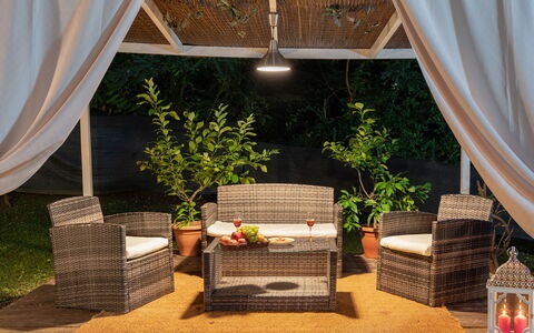 Ai Due Cuori 4: Mueble, Mueble Para Exteriores, Mesa, Diseño De Interiores, Silla, Maceta, Mimbre, Mesa Al Aire Libre, Sombra, Jardín