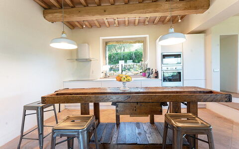 Amandula 6: Mueble, Diseño De Interiores, Piso, Madera, Cocina, Suelo, Mesa, Techo, Mostrador, Cocina Y Comedor Mesa