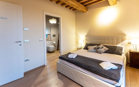 Amandula 6: Cama, Habitación, Diseño De Interiores, Lecho, Suelo, Sábana, Habitación, Mueble, Marco De La Cama, Techo