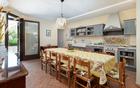 Antiche Pietre 10: Mueble, Diseño De Interiores, Madera, Mesa, Piso, Techo, Cocina Y Comedor Mesa, Habitación, Comedor, Silla