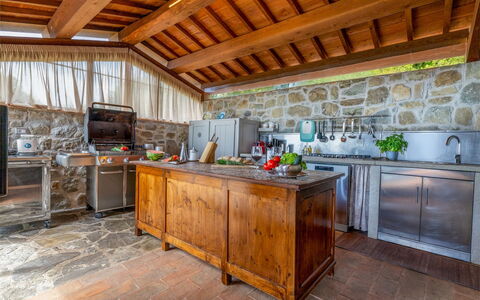 Antiche Pietre 10: Cocina, Madera, Mostrador, Mueble, Piso, Gabinetes, Casa, Aparato De Cocina, Loseta, Electrodoméstico
