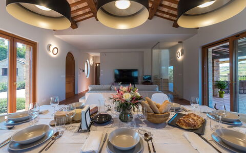 Borgo da Monte 8: Casa, Diseño De Interiores, Mueble, Cocina Y Comedor Mesa, Silla, Techo, Comedor, Lámpara, Inmuebles, Casa De Campo