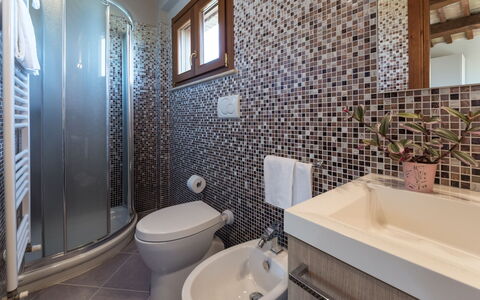 Borgo da Monte 8: Baño, Arreglo De Tubería, Diseño De Interiores, Piso, Pared, Suelo, Lavabo, Lavabo Del Baño, Grifo, Baño
