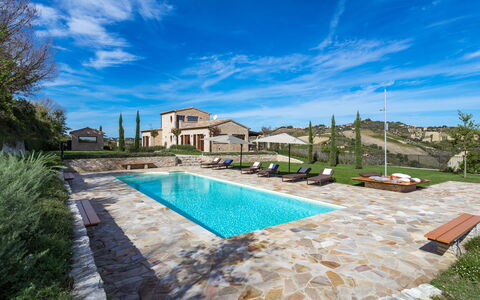 Borgo da Monte 8: Azul, Inmuebles, Paisajismo, Casa De Campo, Villa, Piscina