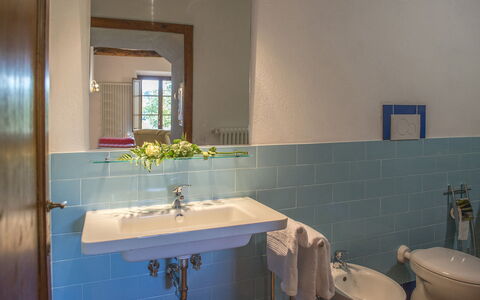 Bossoncina 8+1: Lavabo Del Baño, Arreglo De Tubería, Diseño De Interiores, Lavabo, Piso, Baño, Grifo, Suelo, Plomería, Encendiendo