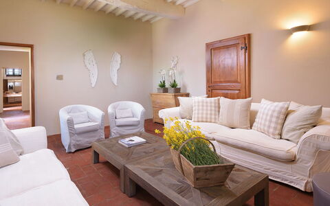 Ca Maggiore 10+2: Mueble, Diseño De Interiores, Piso, Sofá, Suelo, Madera, Habitación, Sala, Mesa, Casa