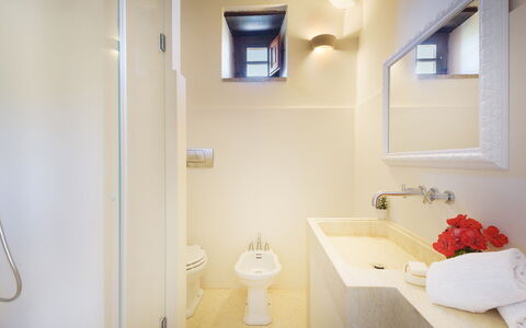 Ca Maggiore 10+2: Baño, Lavabo Del Baño, Arreglo De Tubería, Pared, Piso, Suelo, Diseño De Interiores, Lavabo, Grifo, Baño