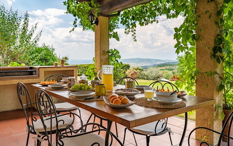 Casale le Conce 6: Mueble, Mesa, Silla, Cocina Y Comedor Mesa, Mesa Al Aire Libre, Comedor, Mueble Para Exteriores, Jardín, Restaurante