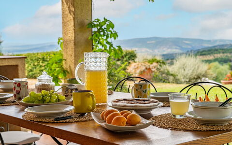 Casale le Conce 6: Comida, Vajilla, Utensilios Para Servir, Mueble, Mesa, Drinkware, Ingrediente, Vajilla, Fruta, Plato