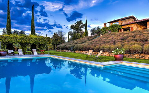 Casale delle Lavande 10: Azul, Piscina, Jardín, Recurso, Eco Hotel, Paisajismo, Inmuebles, Hacienda, Fuente De Agua, Villa