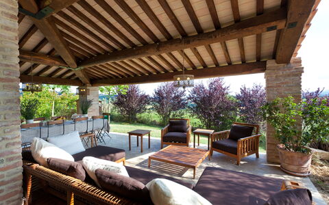 Casale delle Lavande 10: Mueble, Madera, Mueble Para Exteriores, Silla, Mesa, Maceta, Porche, Sombra, Mesa Al Aire Libre, Recurso