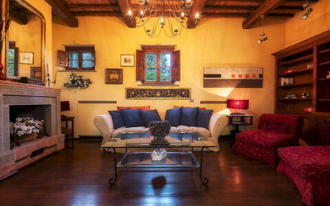 Casale dei Girasoli 14: Mueble, Diseño De Interiores, Piso, Sofá, Sala, Madera, Suelo, Silla, Habitación, Mesa
