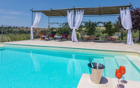 Casale dei Gelsomini 8: Azul, Piscina, Recurso, Mueble Para Exteriores, Material Compuesto, Eco Hotel, Ocio, Sombra, Silla, Sunlounger