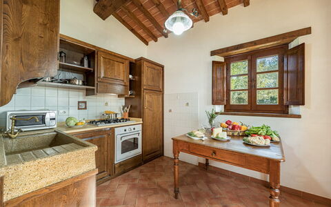 Casale Cinque Valli 8: Mueble, Diseño De Interiores, Piso, Gabinetes, Casa, Techo, Suelo, Cocina, Mostrador, Habitación