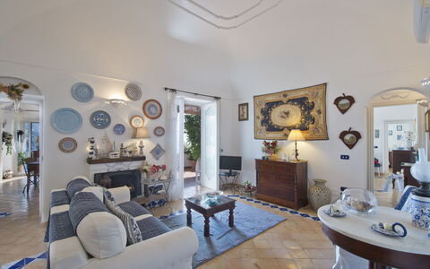 Casa Noemi 4+2: Mueble, Piso, Diseño De Interiores, Suelo, Encendiendo, Maceta, Silla, Planta De Casa, Sala, Techo