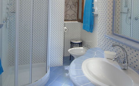 Casa Maria 6+2: Baño, Arreglo De Tubería, Diseño De Interiores, Piso, Lavabo Del Baño, Lavabo, Suelo, Grifo, Plomería, Loseta