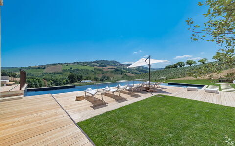Dimora Montefiore 11: Colina, Piscina, Cordillera, Valle, Paisajismo, Suelos De Madera, Cresta, Eco Hotel, Cubierta