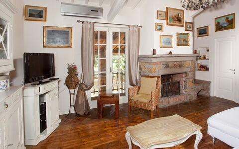 Virginia 8: Mueble, Pared, Diseño De Interiores, Madera, Piso, Silla, Sala, Suelo, Encendiendo, Casa