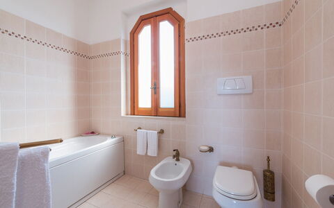 Ripari di Giobbe 6+2: Piso, Arreglo De Tubería, Baño, Suelo, Diseño De Interiores, Grifo, Lavabo, Plomería, Lavabo Del Baño, Baño