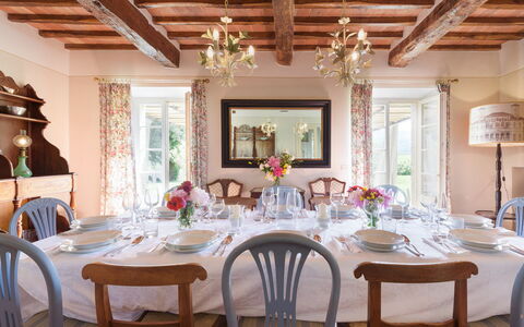 Podere Gragnano 12: Mueble, Diseño De Interiores, Mesa, Comedor, Silla, Cocina Y Comedor Mesa, Casa, Vajilla, Habitación, Techo