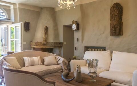 Il Castellaccio 8: Mueble, Diseño De Interiores, Piso, Madera, Suelo, Sala, Sofá, Encendiendo, Habitación, Silla