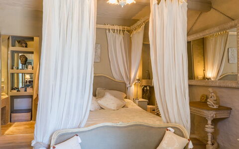 Il Castellaccio 8: Mueble, Diseño De Interiores, Cama, Habitación, Lecho, Sábana, Madera, Habitación, Suelo, Techo