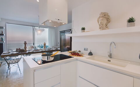 Villa Triscele 10: Cocina, Mostrador, Diseño De Interiores, Piso, Gabinetes, Aparato De Cocina, Arreglo De Tubería, Lavabo, Grifo, Fregadero