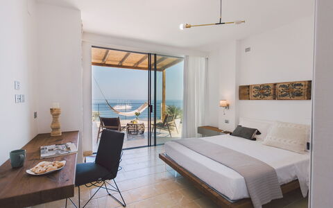 Villa Triscele 10: Mueble, Habitación, Departamento, Suelo, Recurso, Mar, Cama, Silla, Casa, Marco De La Cama