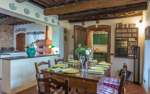 Poderino 6: Mueble, Pared, Madera, Diseño De Interiores, Comedor, Piso, Cocina Y Comedor Mesa, Mesa, Casa, Silla