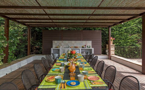 Il Borgo 16: Mueble, Mesa, Madera, Silla, Mueble Para Exteriores, Cocina Y Comedor Mesa, Mesa Al Aire Libre, Sombra, Jardín, Patio Interior