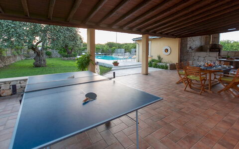 Il Giardino dei Limoni 8: Mueble, Piso, Suelo, Piscina, Recurso, Mesa, Diseño De Interiores, Silla, Sombra, Loseta