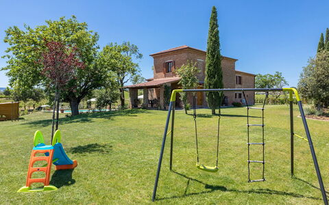 Il Grillo 10: Equipo De Juego Exterior, Recreación, Jardín, Ocio, Parque, Patio De Recreo, Tolva, Césped, Patio Interior, Yarda